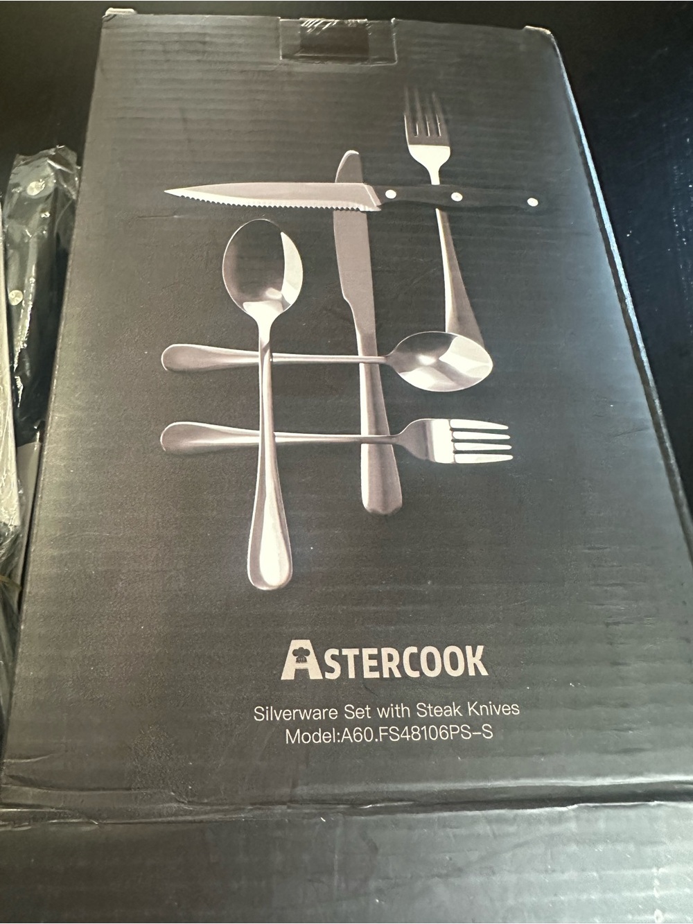 Stainless Flatware Set in Silver with Steak Knives